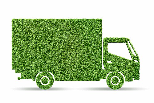 Ein Lkw, der vollständig aus grünen Blättern besteht und Nachhaltigkeit symbolisiert.