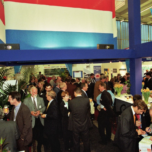 Many people at the SM trade fair