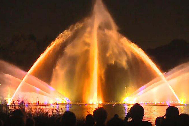 Hamburg: Water games in the park "Planten un Blomen