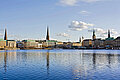 Blick auf die Hamburger Binnenalster im Hintergrund die Hamburger Innenstadt